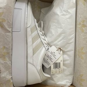Adidas Super Sleek size 8.5 NWT